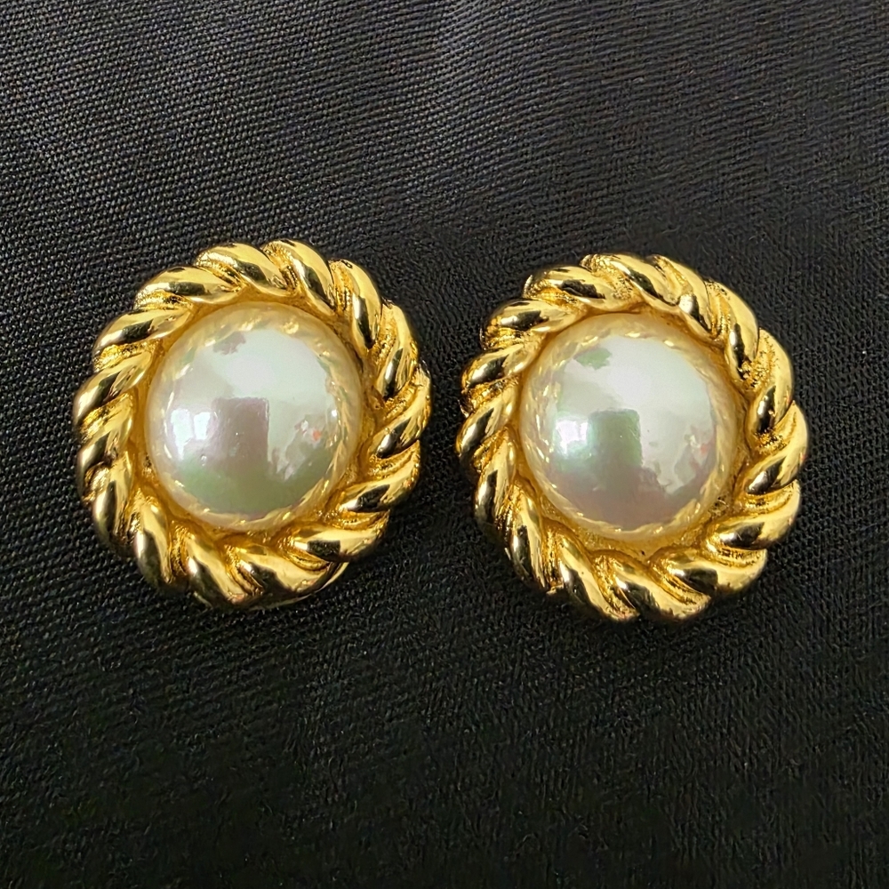 Auth CELINE Pearl Gold Clip-on Earrings